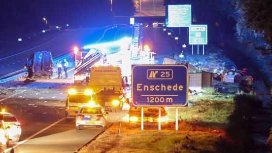 112 nieuws: Autobrand in Nijverdal | Ongeval A35 bij Enschede.