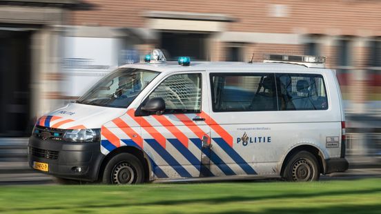 Achtervolging vanuit Rotterdam eindigt in Brabant | Drukte op snelwegen rond Rotterdam door ongeluk A15.