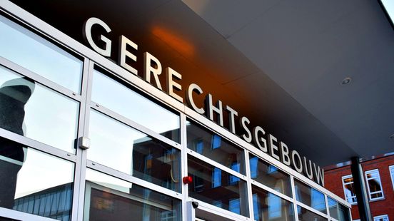 Veroorzaker ernstig ongeluk Rhenen raasde in zware pick-up met 143 km/u over ventweg. Veroorzaker ernstig ongeluk Rhenen raasde in zware pick-up met 143 km/u over ventweg.