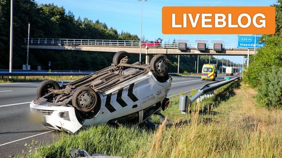 fileleed rond Arnhem na ongelukken • auto ondersteboven op snelweg. fileleed rond Arnhem na ongelukken • auto ondersteboven op snelweg.