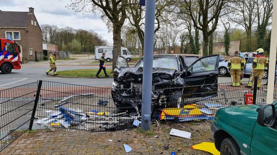 Veel schade en verkeersoverlast door twee ongevallen in Enschede.