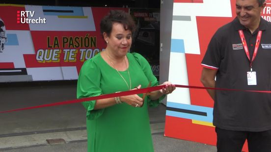 Het hoofdkwartier van de Vuelta is geopend door burgemeester Sharon Dijksma