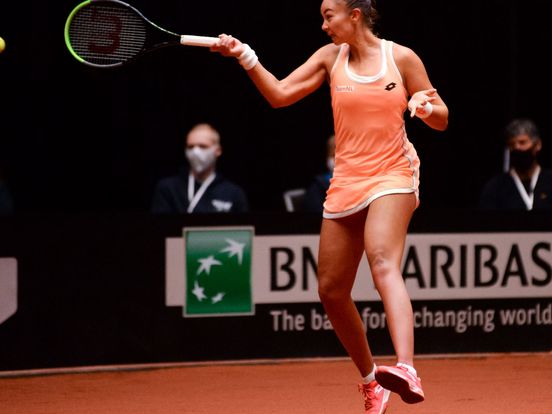 Lesley Pattinama-Kerkhove onderuit namens Nederland in Billie Jean King Cup