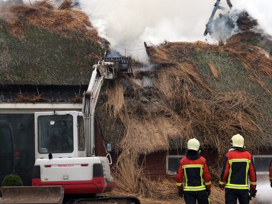 Vrijstelling Kleverig tent Brand verwoest woonboerderij Steenbergen - RTV Drenthe