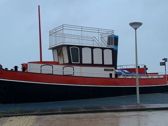 Speelschip Kijkduin weggehaald: 'Boot moet niet op schroothoop belanden'