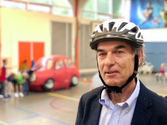 zwemmen Onaangeroerd Purper Gratis fietshelmen in strijd tegen hersenletsel: 'Voor kinderen zouden we  het moeten verplichten' - Rijnmond