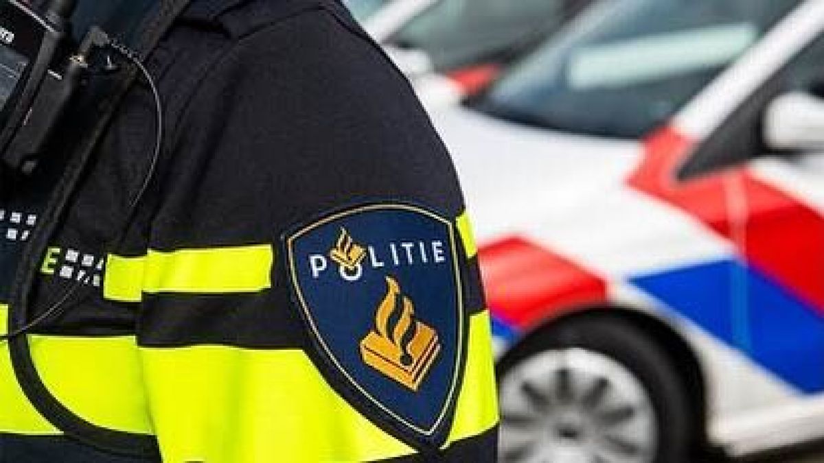 Politie beëindigt illegaal feest met ruim honderd bezoekers: drie mensen aangehouden