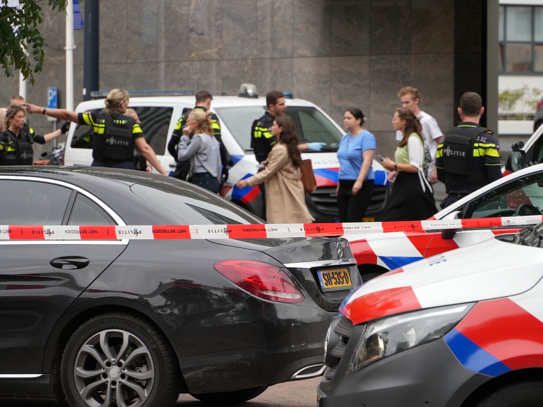 Veel politie bij de ingang van EMC