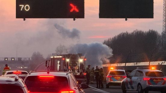 Auto in brand op A15