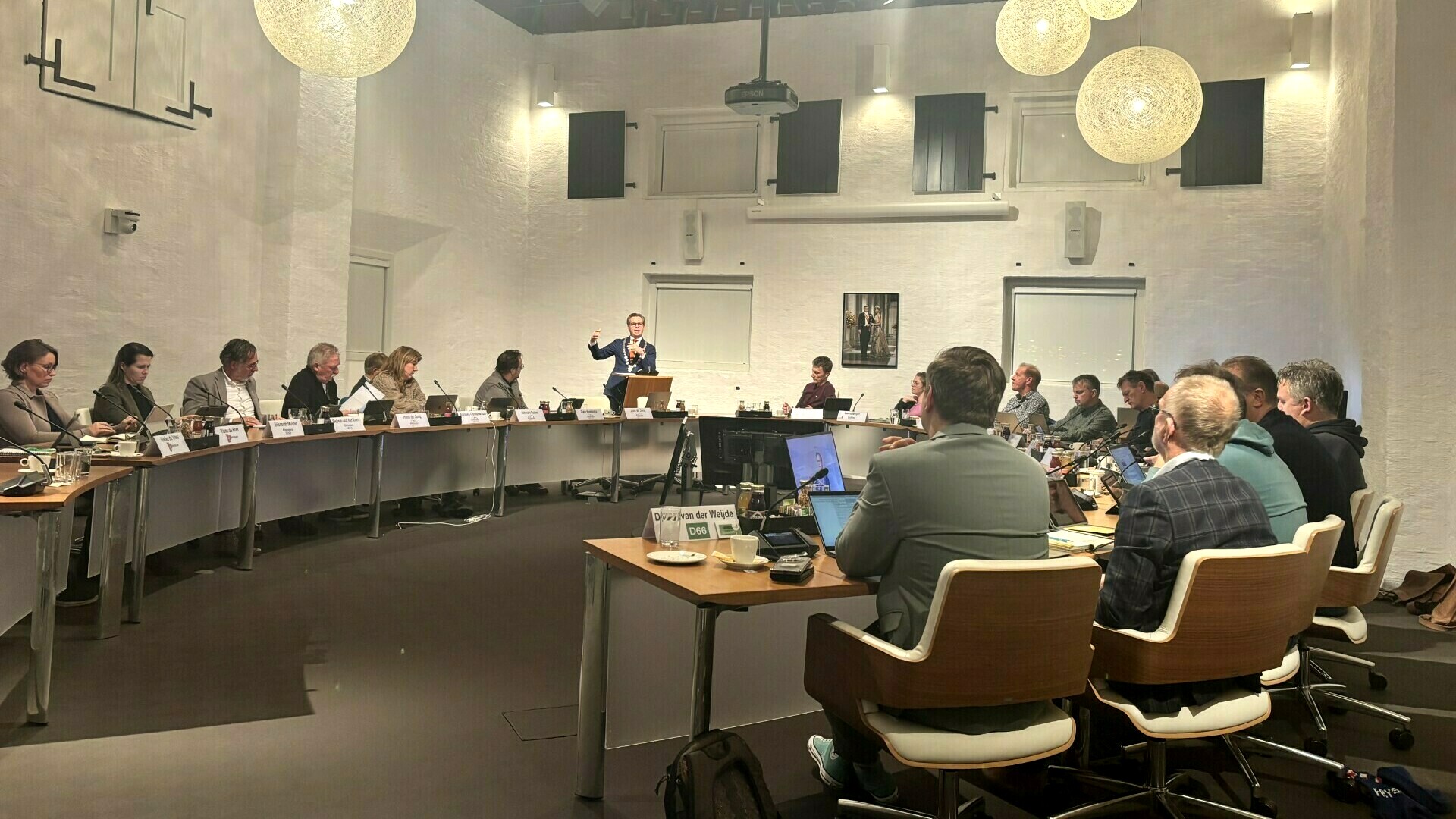 Oerterp moat wachtsje: ried hat knoop oer opfang statushâlders noch net trochhakke