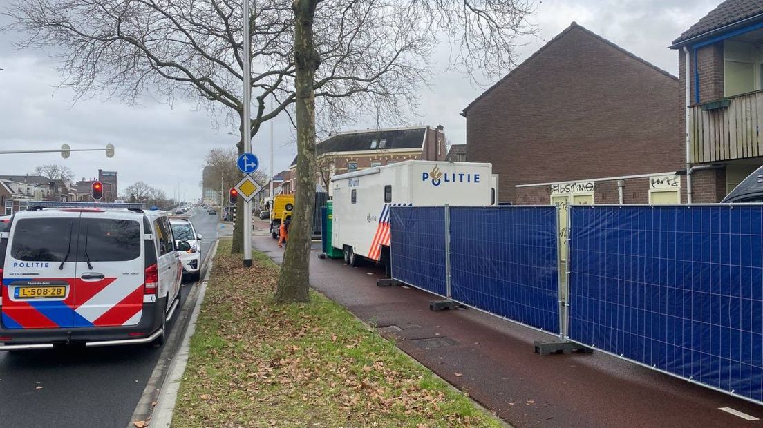 De politie deed uitgebreid onderzoek aan de Graafseweg in Nijmegen.