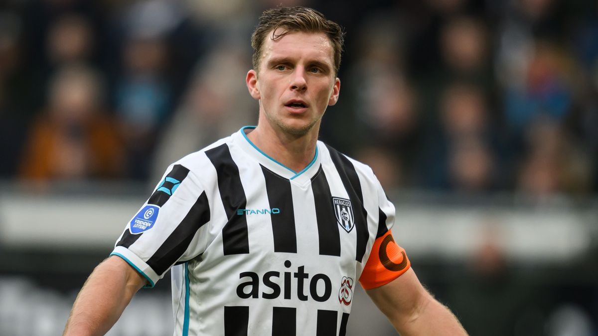 De Oosttribune Extra: 'Credits voor staf Heracles om Mirani op middenveld te zetten'