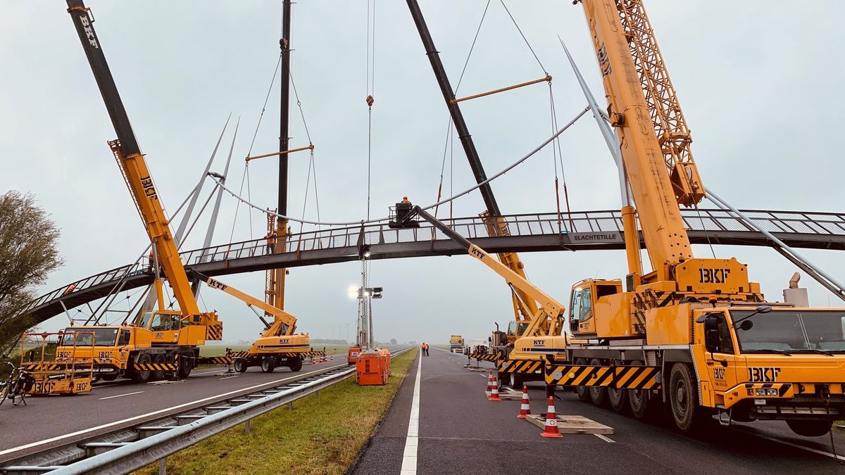 Voetgangersbrug Slachtetille wordt teruggeplaatst, deel A31 dicht