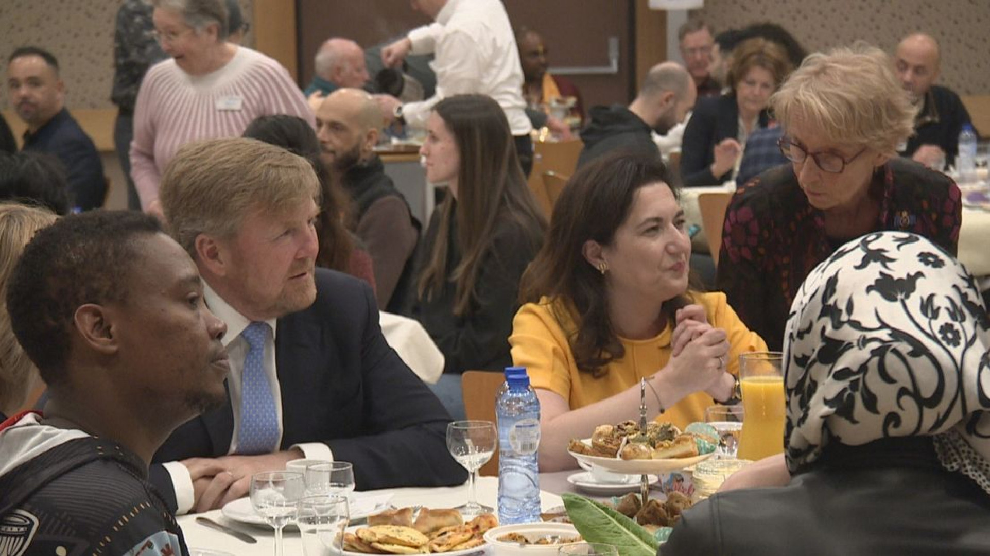 Ook de koning bezoekt weleens een iftar, zoals hier in Rijswijk