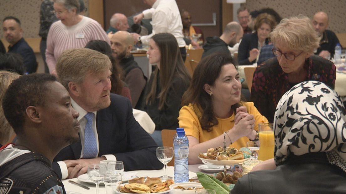 Ook de koning bezoekt weleens een iftar, zoals hier in Rijswijk