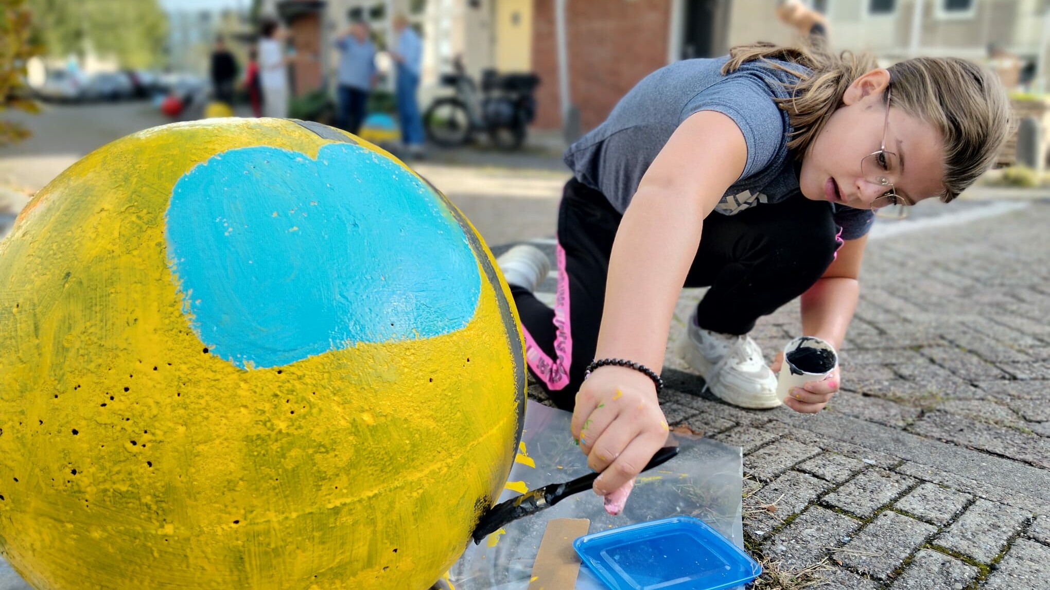 Bewoners pimpen 117 bollen in Vlissingse wijk: 'Iedereen heeft creatiekracht in zich'