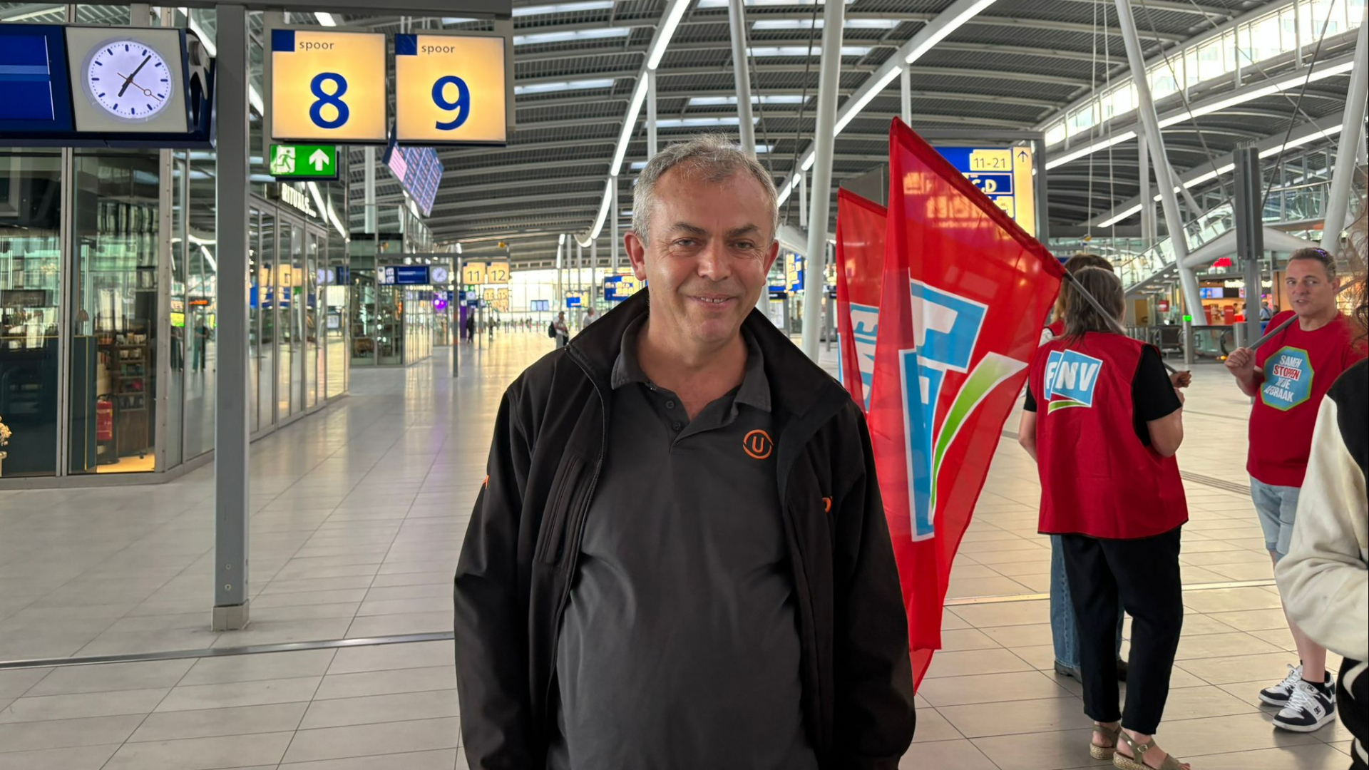Door staking ligt ov stil: 'Ik viel in slaap in de trein en zit hier nu vast'