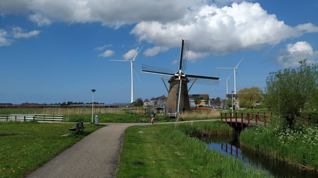 Zo zou een windmolen in het landschap vlakbij de Leidse Stevenshof staan