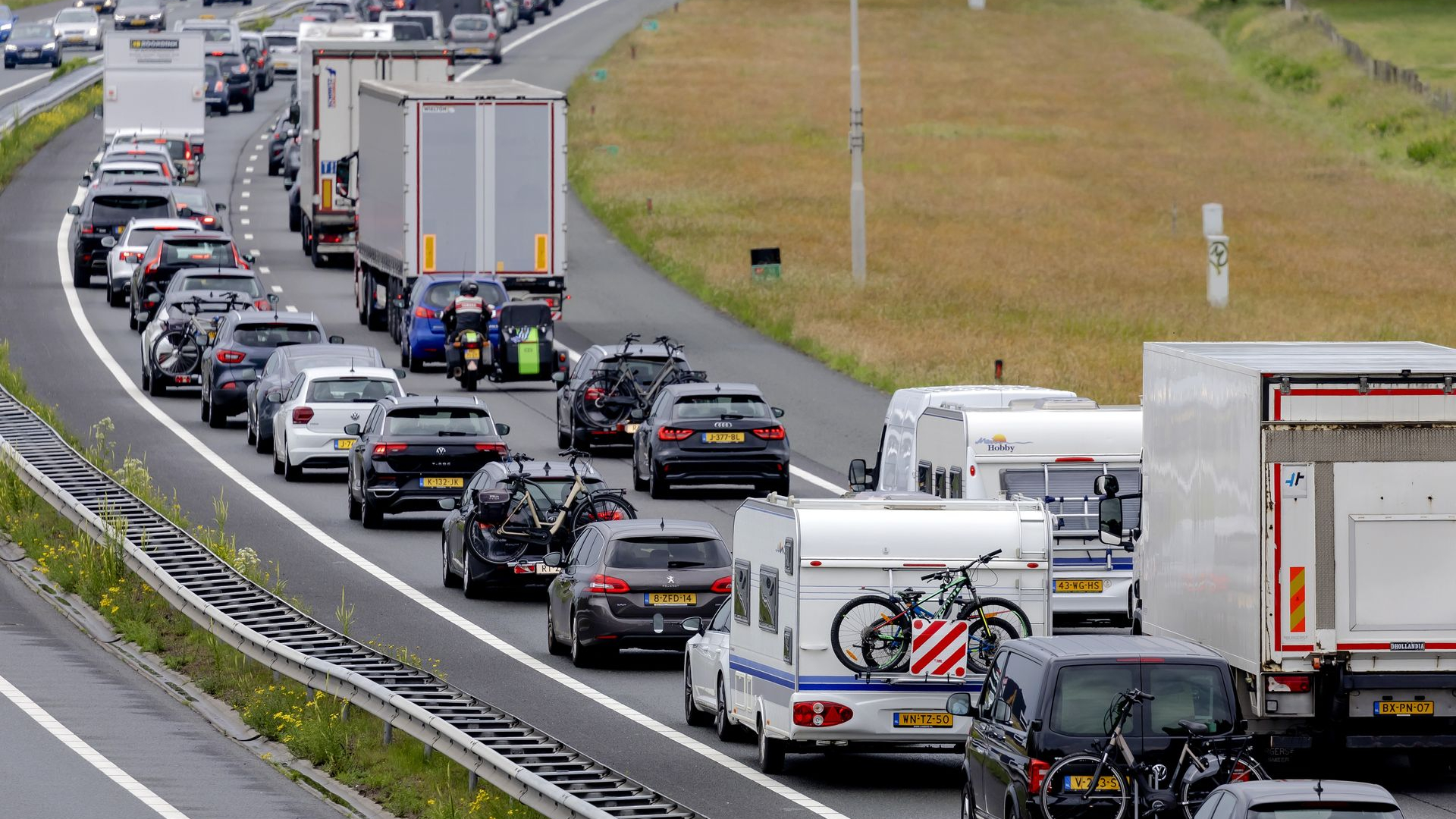 Verkeer in de file op de A1.