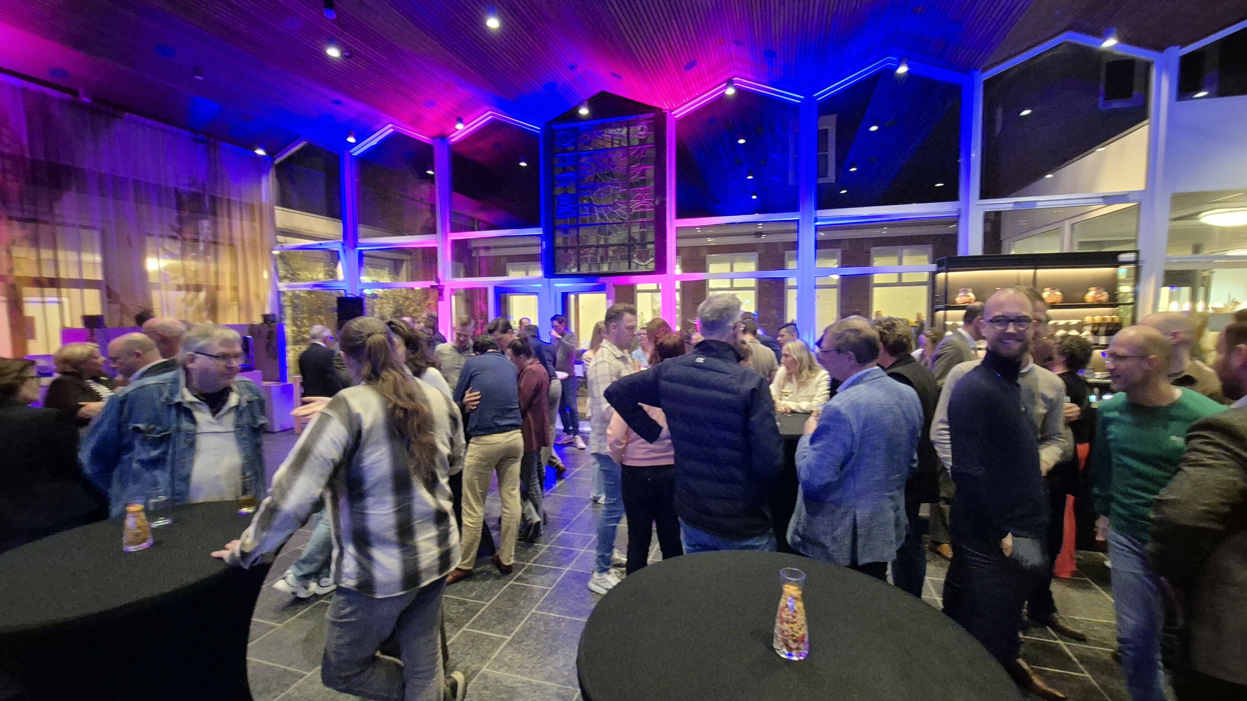 Tegen de regels: Hoogeveense kandidaat helpt met stemmen tellen