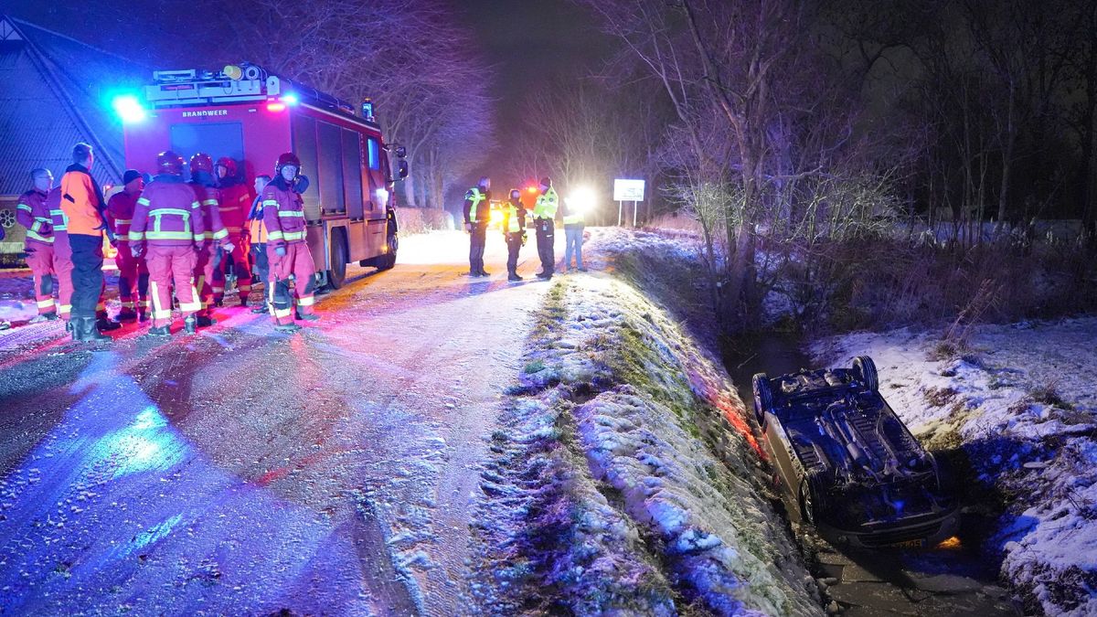 112-nieuws: Auto glijdt van N46 • Auto tegen boom bij Holwierde • Code geel tot dinsdagmiddag