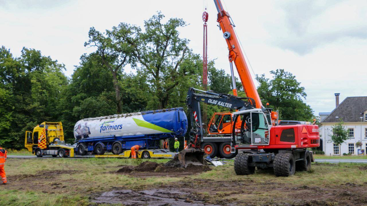 Vrachtwagen weggetakeld na dodelijk ongeval op N346.