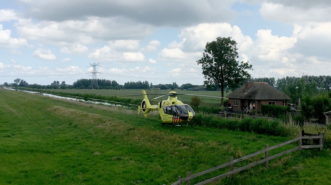 Een traumahelikopter landde voor medische assistentie.