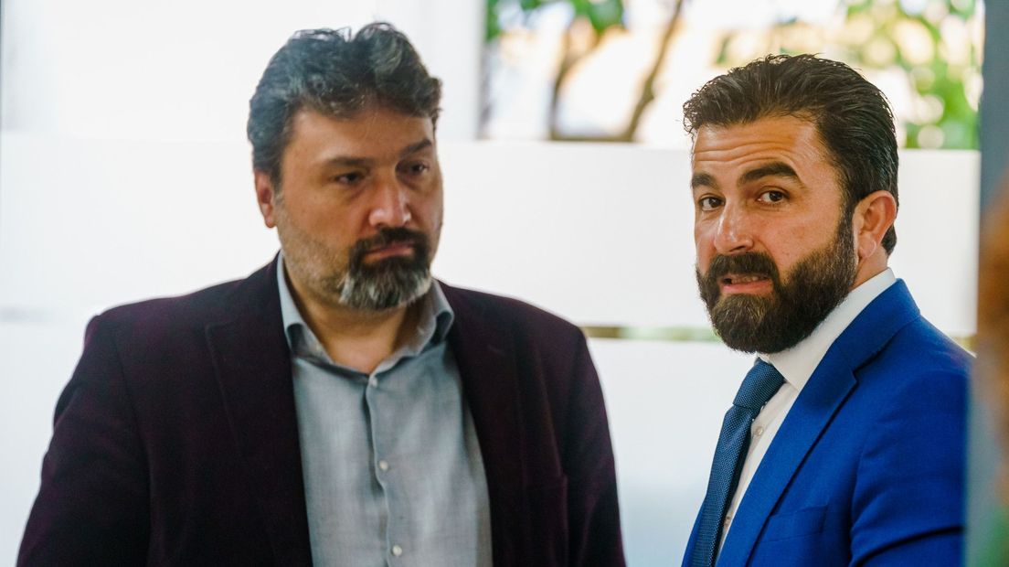 Denk-fractievoorzitter van Provinciale Staten Metin Çelik in gesprek met Selçuk Öztürk