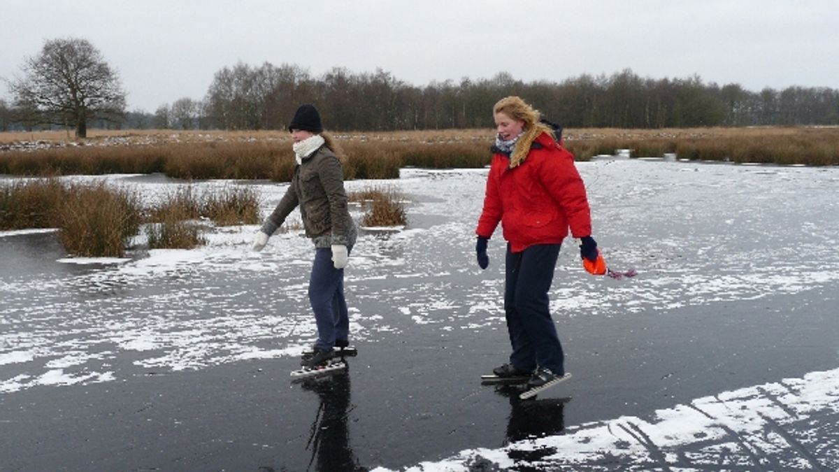 Er kan geschaatst worden op natuurijs! RTV Drenthe