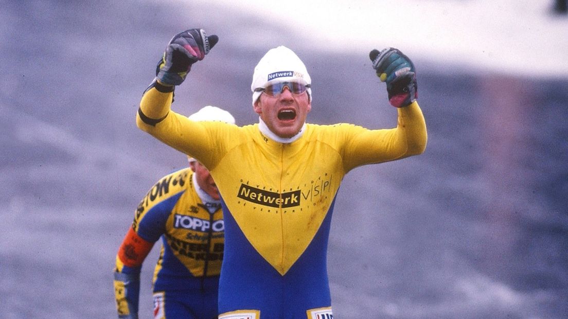 Henk Angenent komt op 4 januari 1997 als eerste over de finish