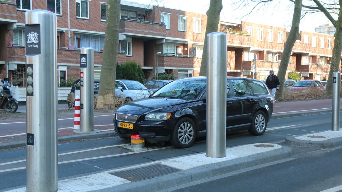Voor de vierde keer dit jaar botst een auto op de 'horrorpoller'