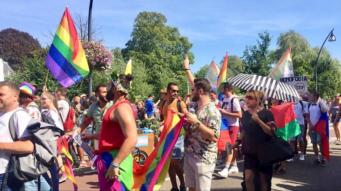 De Pride Parade door de binnenstad van Zwolle