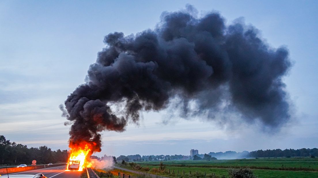 Er komt een flinke rookwolk vanaf