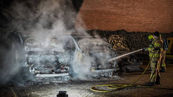Voertuigen uitgebrand in Arnhem