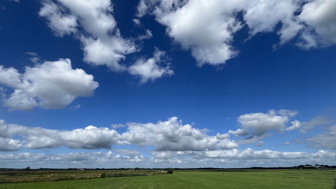 Wolken en blauwe lucht