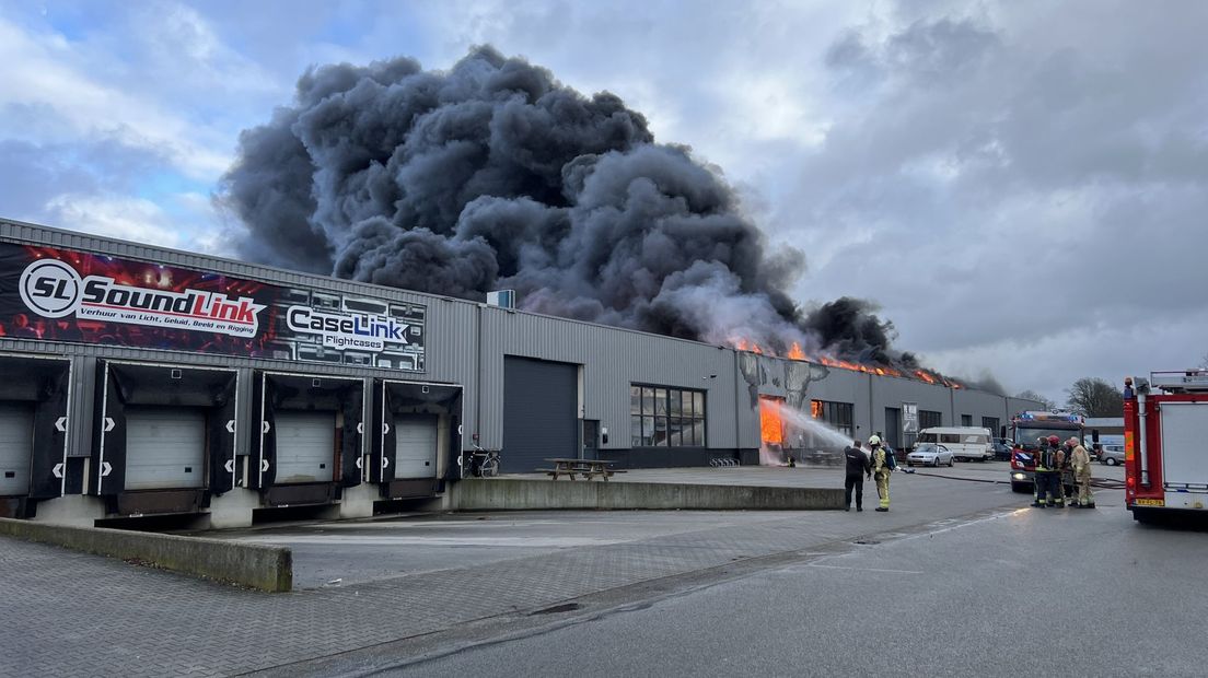 De brand woedt aan de Energieweg