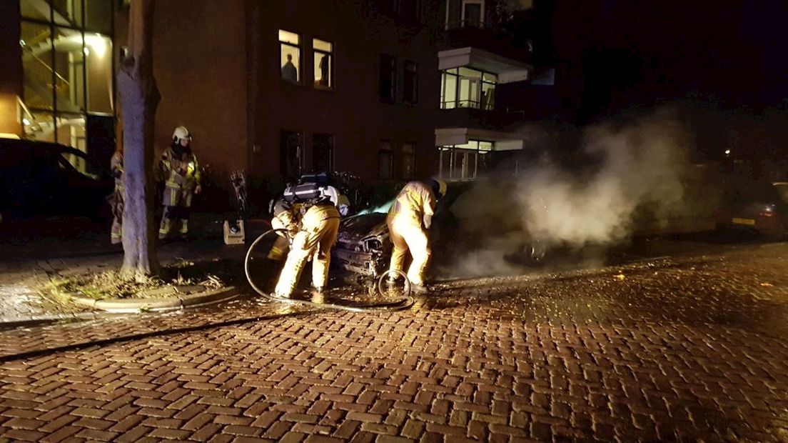 Auto verwoest bij brand in Hengelo