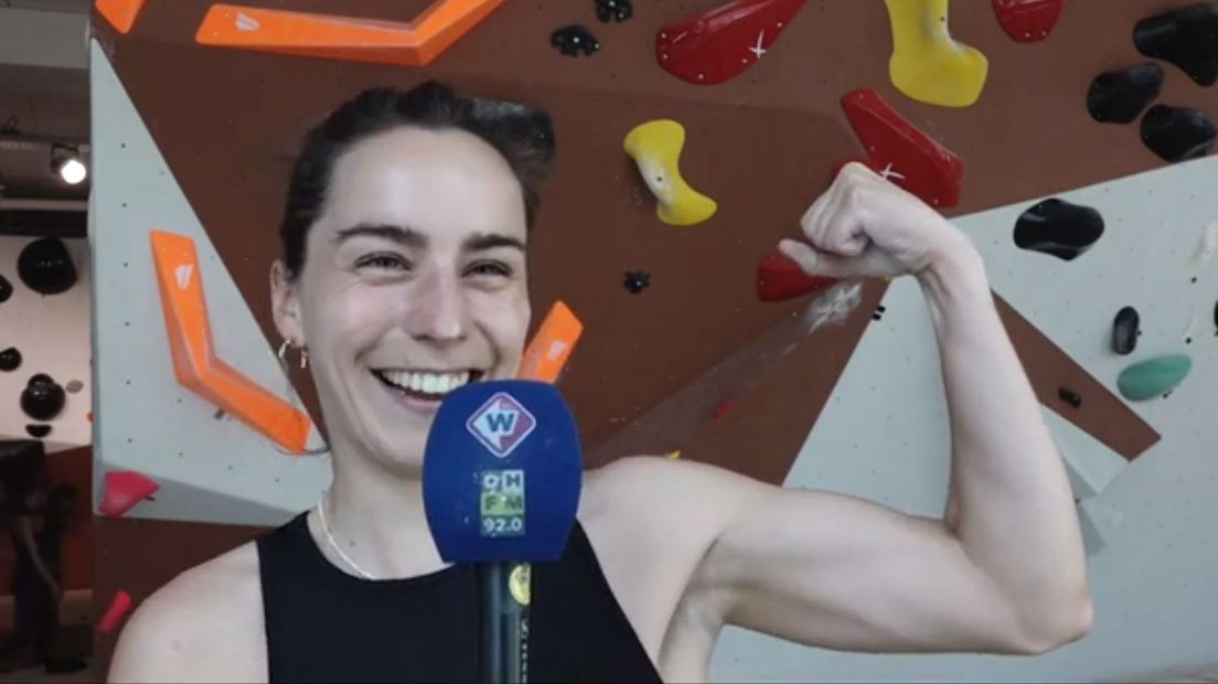Raadslid Carolien Verduin (D66) in de nieuwe boulderhal