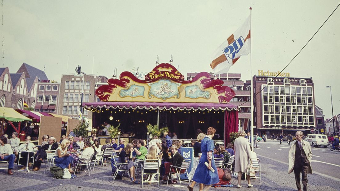 De poffertjeskraam kent een lange geschiedenis op de Grote Markt