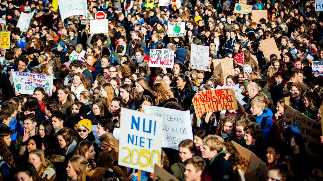 Duizenden scholieren protesteren op het Malieveld voor een beter klimaat