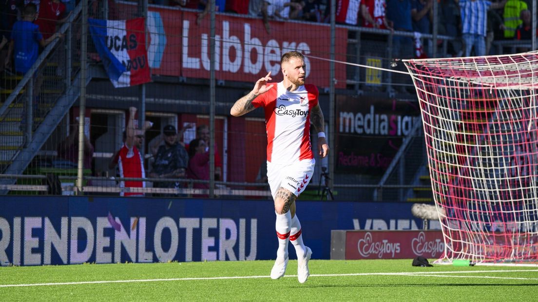 Piotr Parzyszek scoorde de 1-0 voor FC Emmen tegen FC Dordrecht