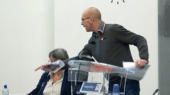 Emotionele vergadering over komst azc: 'Haal die schijnheilige lach maar van je gezicht' Nieuws