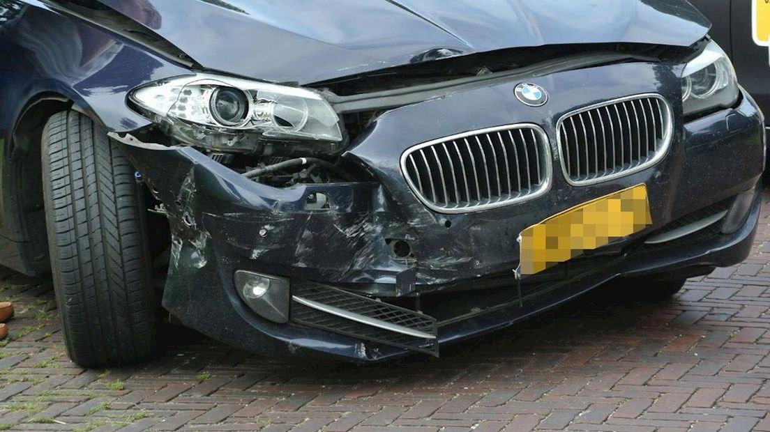 Flinke schade aan auto na aanrijding op N348