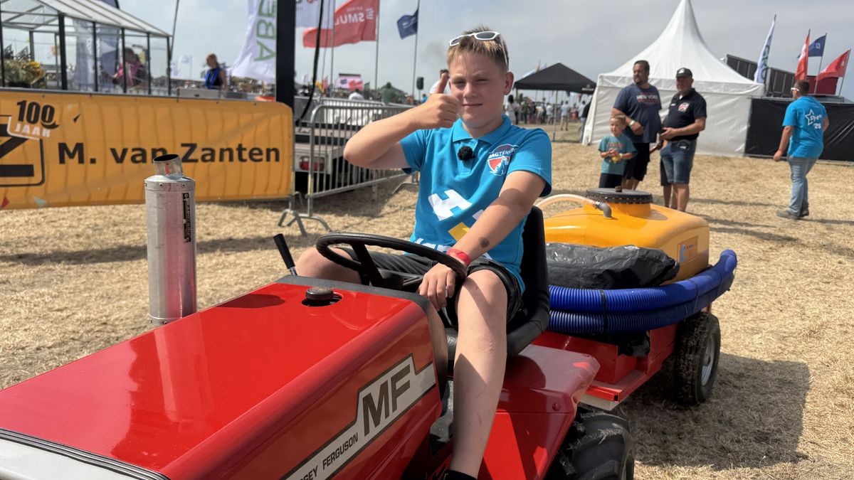 Joey (12) runt zijn eigen baan bij de Trekkertrek in Aagtekerke