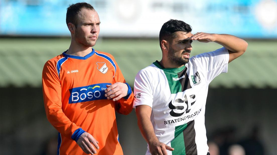 Scheveningen-speler Mehmet Aldogan tegen ONS Sneek