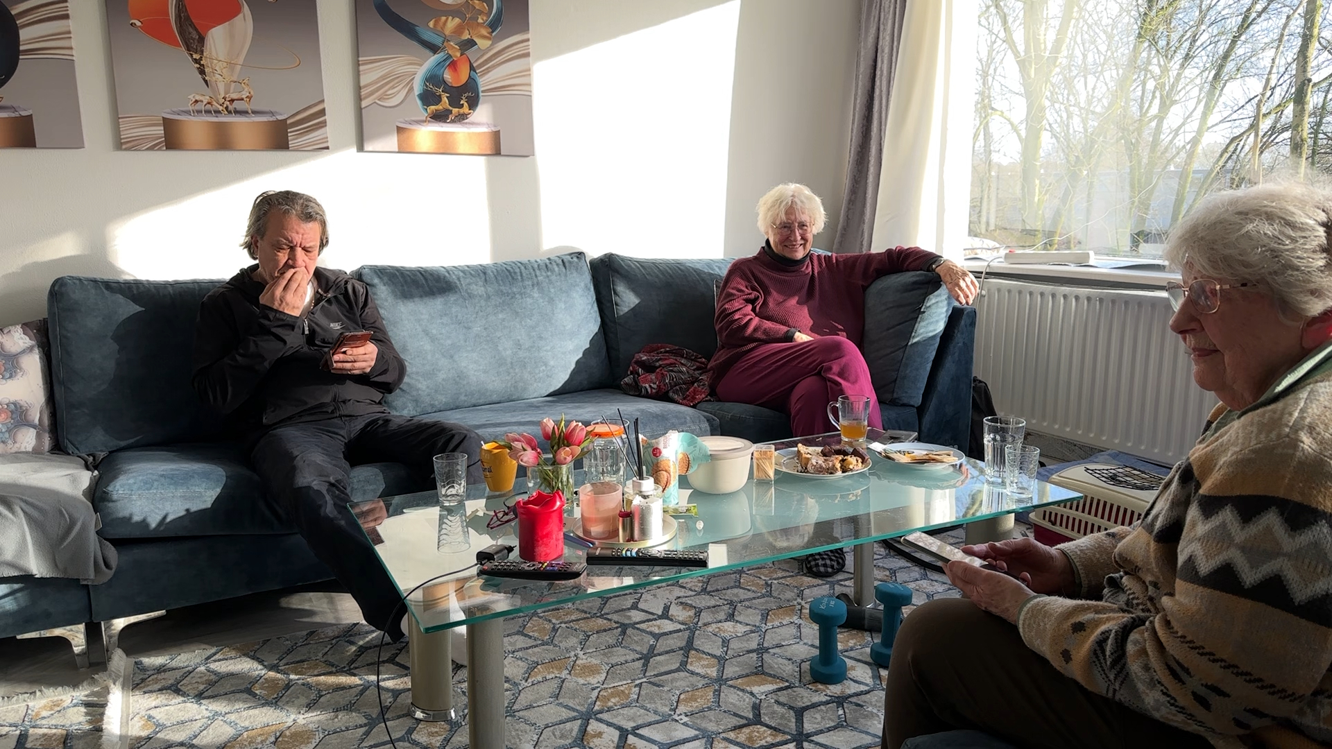 Buurman stelt na flatbrand zijn huis open: 'Het was een kort nachtje'