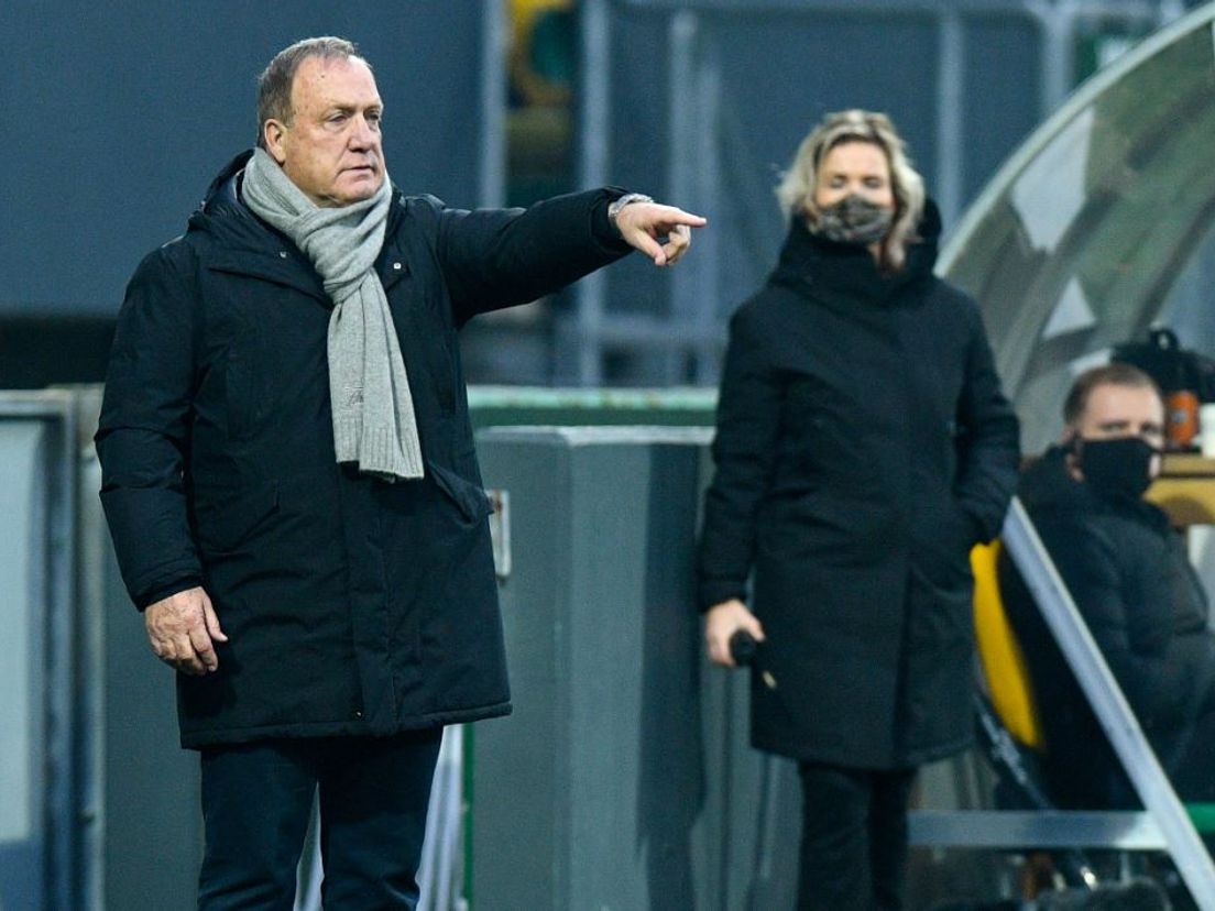 Dick Advocaat tijdens Fortuna Sittard-Feyenoord. (VK Sportphoto - Yannick Verhoeven)