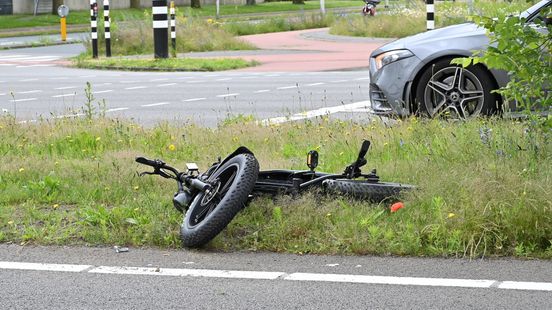 Jonge meisjes gewond bij aanrijding fatbike en auto, Zwollenaar. Jonge meisjes gewond bij aanrijding fatbike en auto, Zwollenaar.