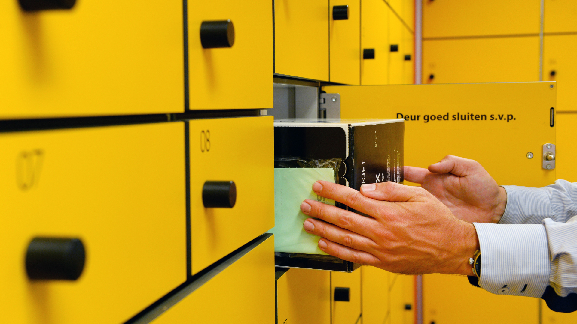 Utrecht wil dat pakketjes meer worden opgehaald en minder worden thuisbezorgd