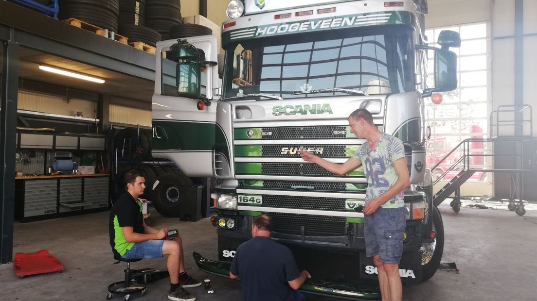 David Slomp werkte lang en hard aan zijn truck (Rechten: RTV Drenthe/Janet Oortwijn)